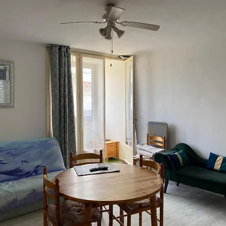 Holidays Apartament *